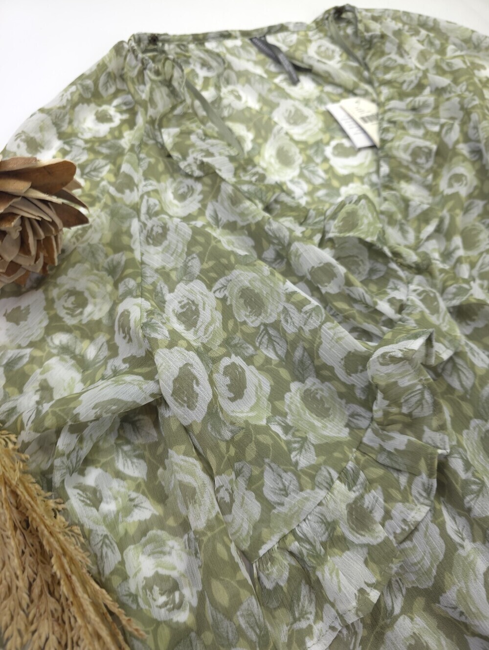 New Anthropologie Loverly Grey Green Floral Ruffle V-Neck Mini Dress Sz M - Picture 4 of 11